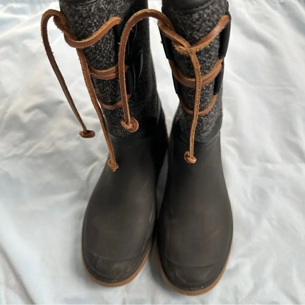 Women’s Size 7 Waterproof Alpine Waterproof Rain Boots in Grey Black